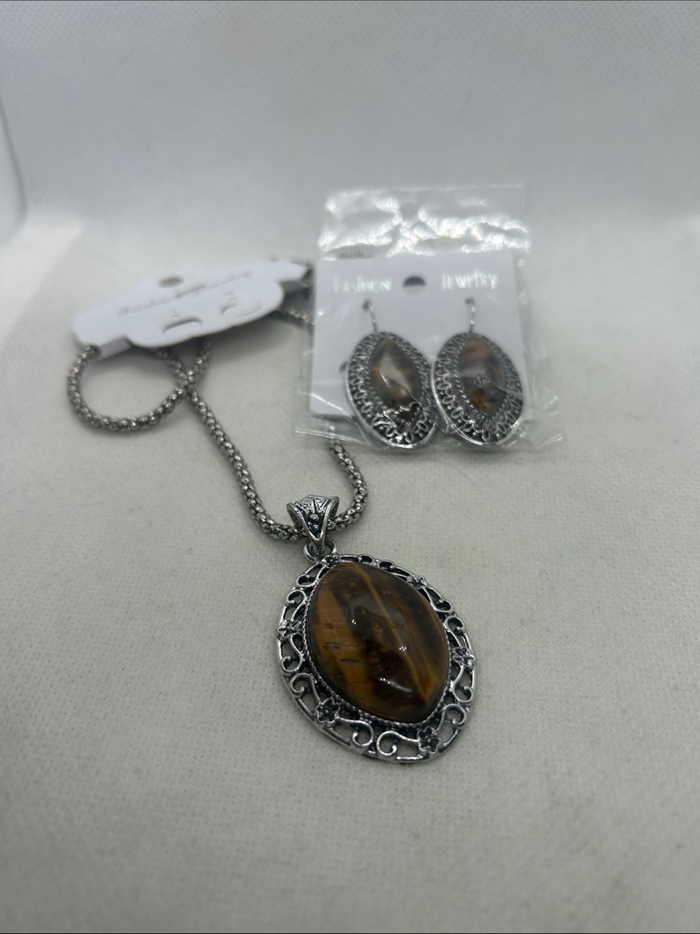 NWT Silver-Tone Tiger Eye Pendant Necklace and Earrings Set